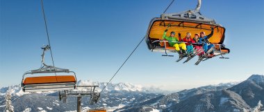 Skifahrer am Sessellift | © Flachau Tourismus